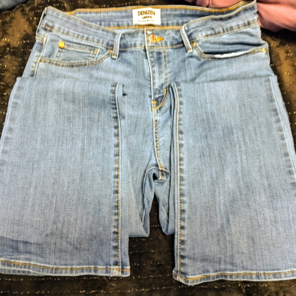 Denizen from Levi's Relaxed Blue Jeans with Classic Design